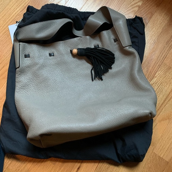 NWOT Elizabeth & James taupe leather bag - Picture 3 of 8